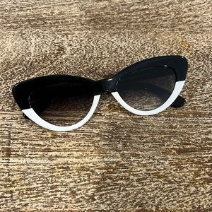 Illesteva Pamela Sunglasses